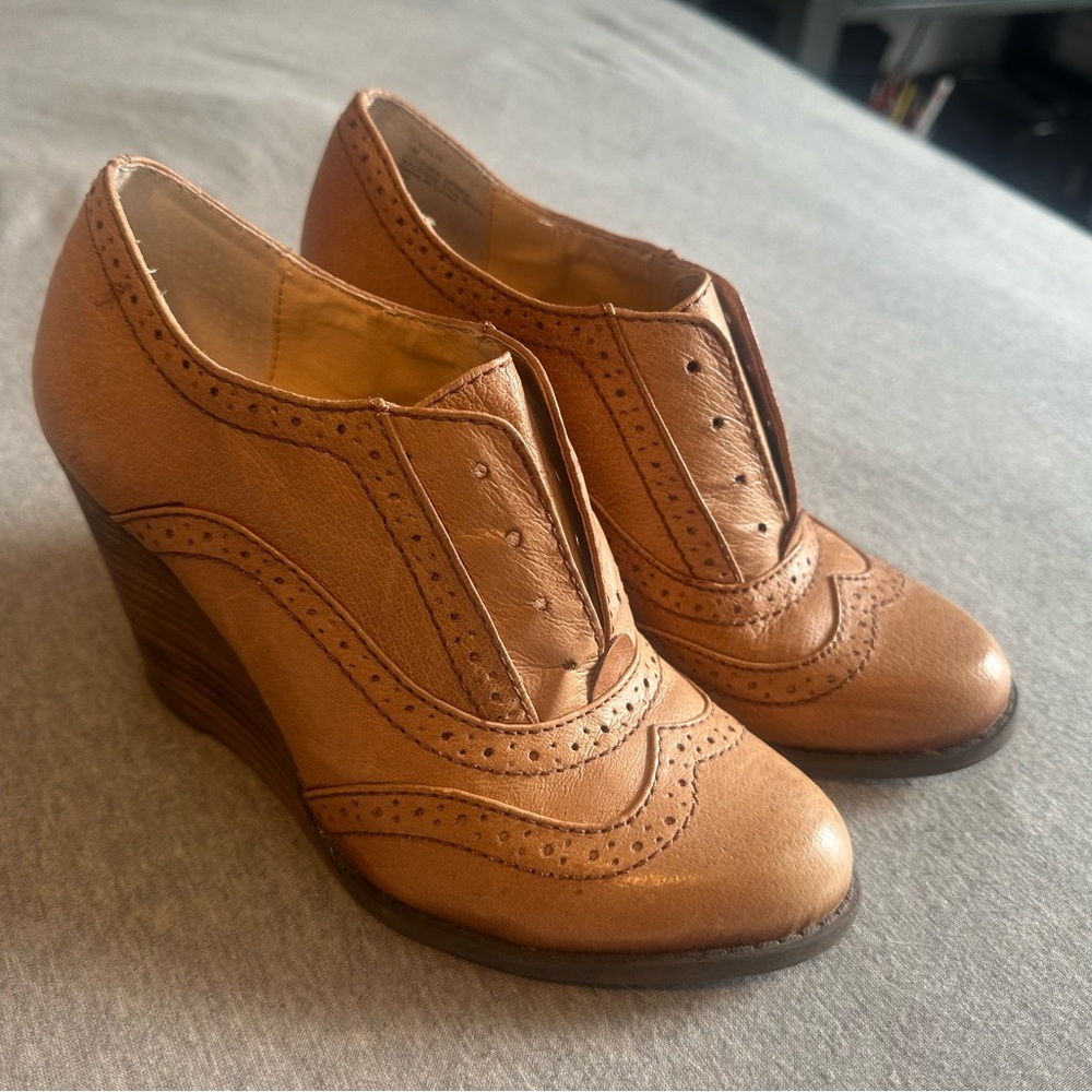 Steve Madden Tan Wedge Oxford Shoes